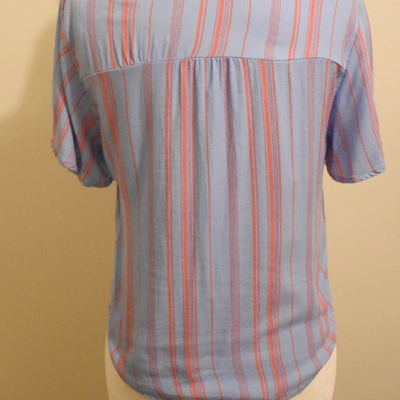 Urban Romantics Tie Front Button up Top, Size M - Picture 3 of 5